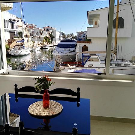 Waterside Apartment - Two Bedroom Empuriabrava Quarto foto