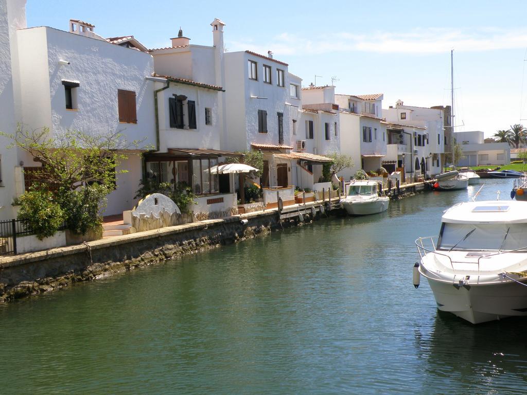 Waterside Apartment - Two Bedroom Empuriabrava Quarto foto