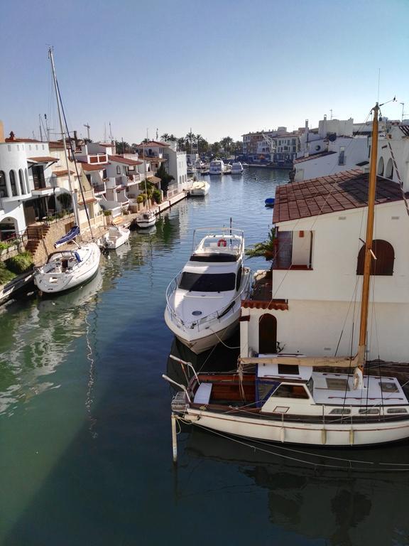 Waterside Apartment - Two Bedroom Empuriabrava Quarto foto
