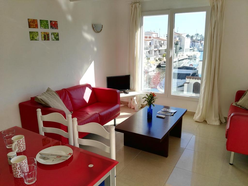 Waterside Apartment - Two Bedroom Empuriabrava Quarto foto