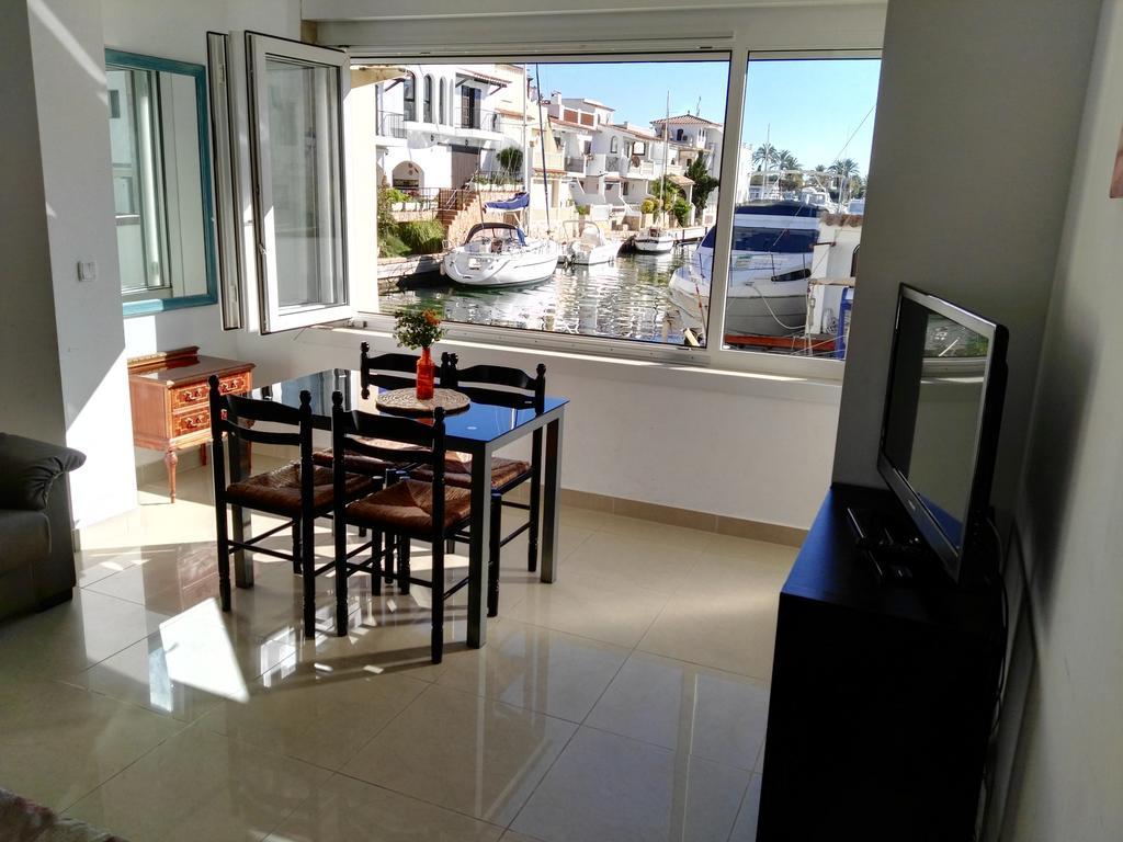 Waterside Apartment - Two Bedroom Empuriabrava Quarto foto