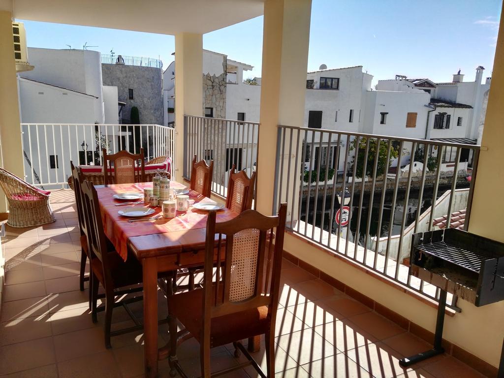 Waterside Apartment - Two Bedroom Empuriabrava Quarto foto