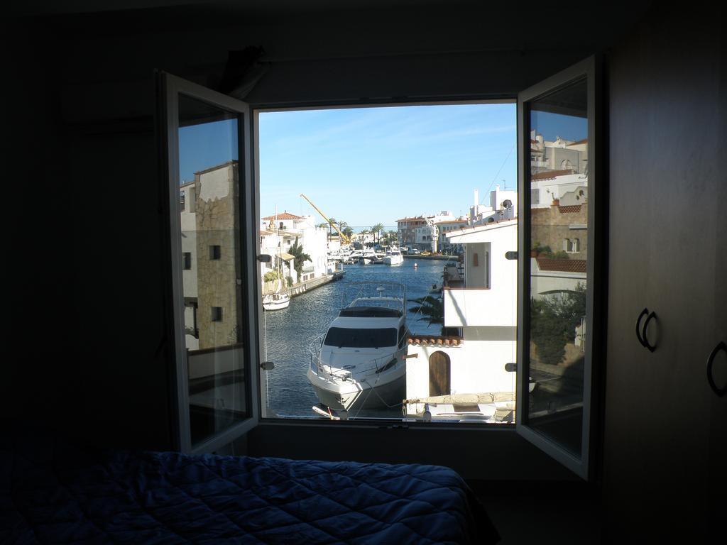 Waterside Apartment - Two Bedroom Empuriabrava Quarto foto