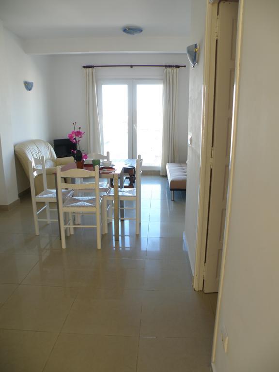 Waterside Apartment - Two Bedroom Empuriabrava Quarto foto