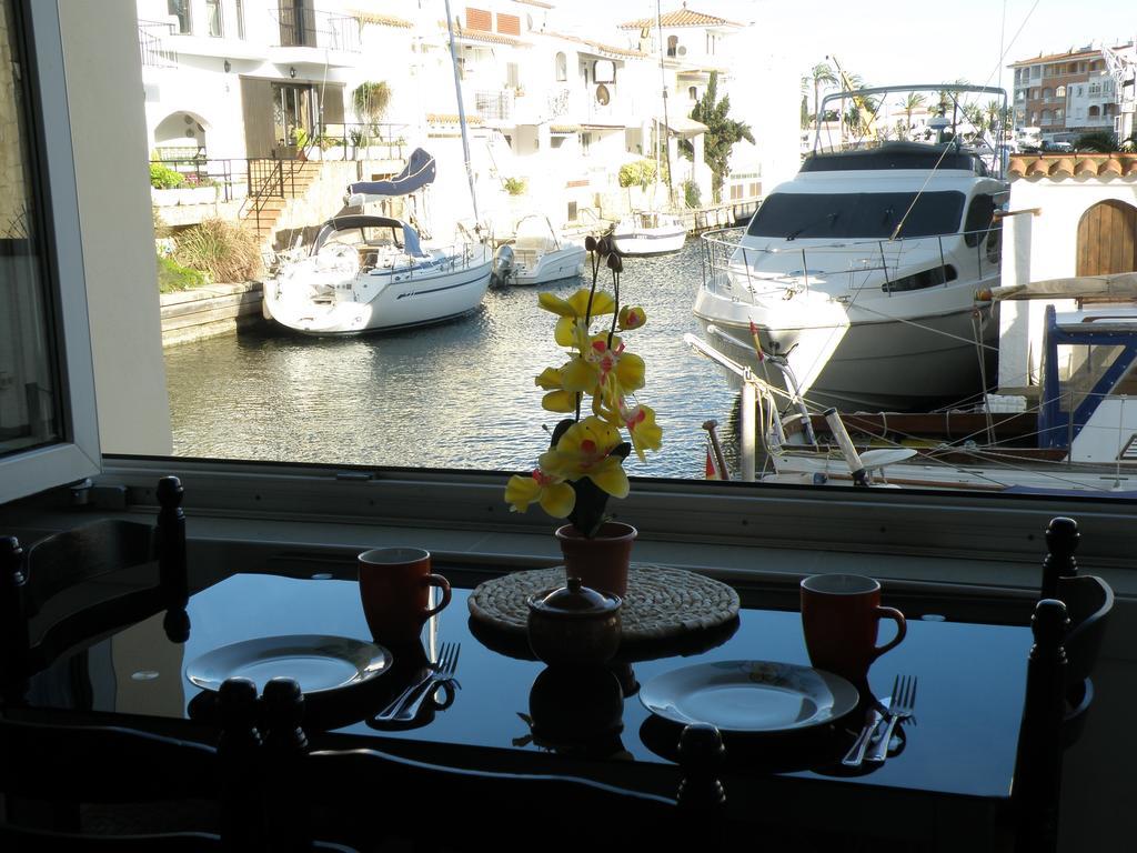 Waterside Apartment - Two Bedroom Empuriabrava Quarto foto